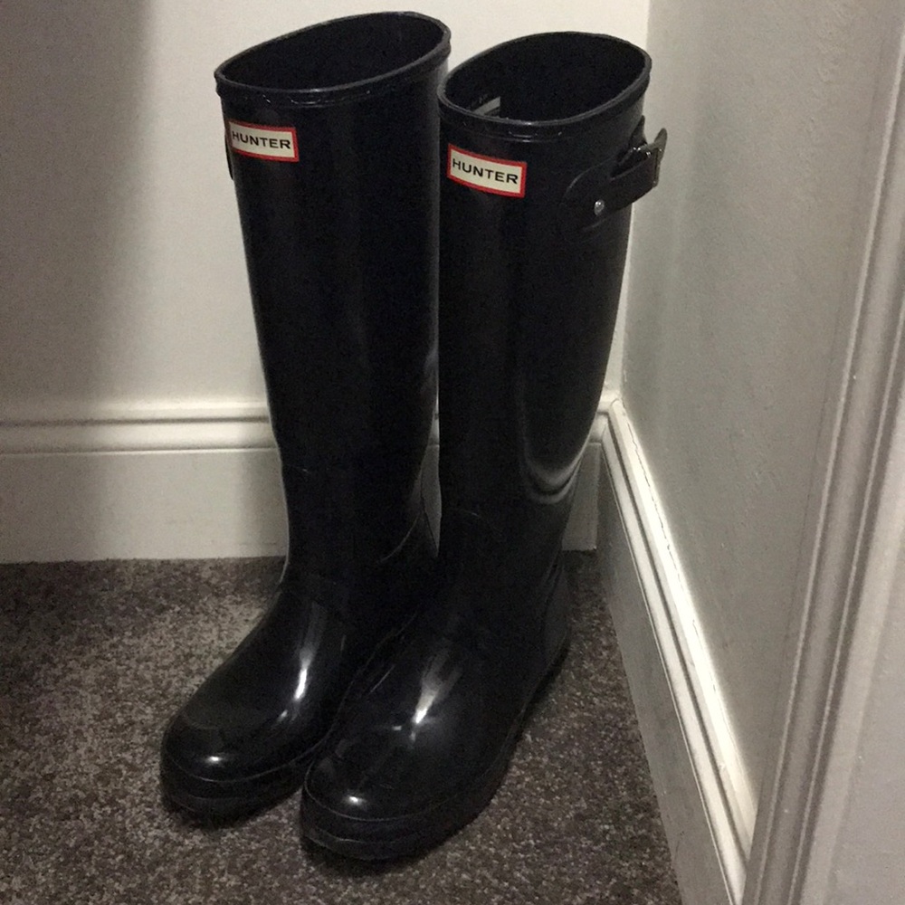 Black hunter boots